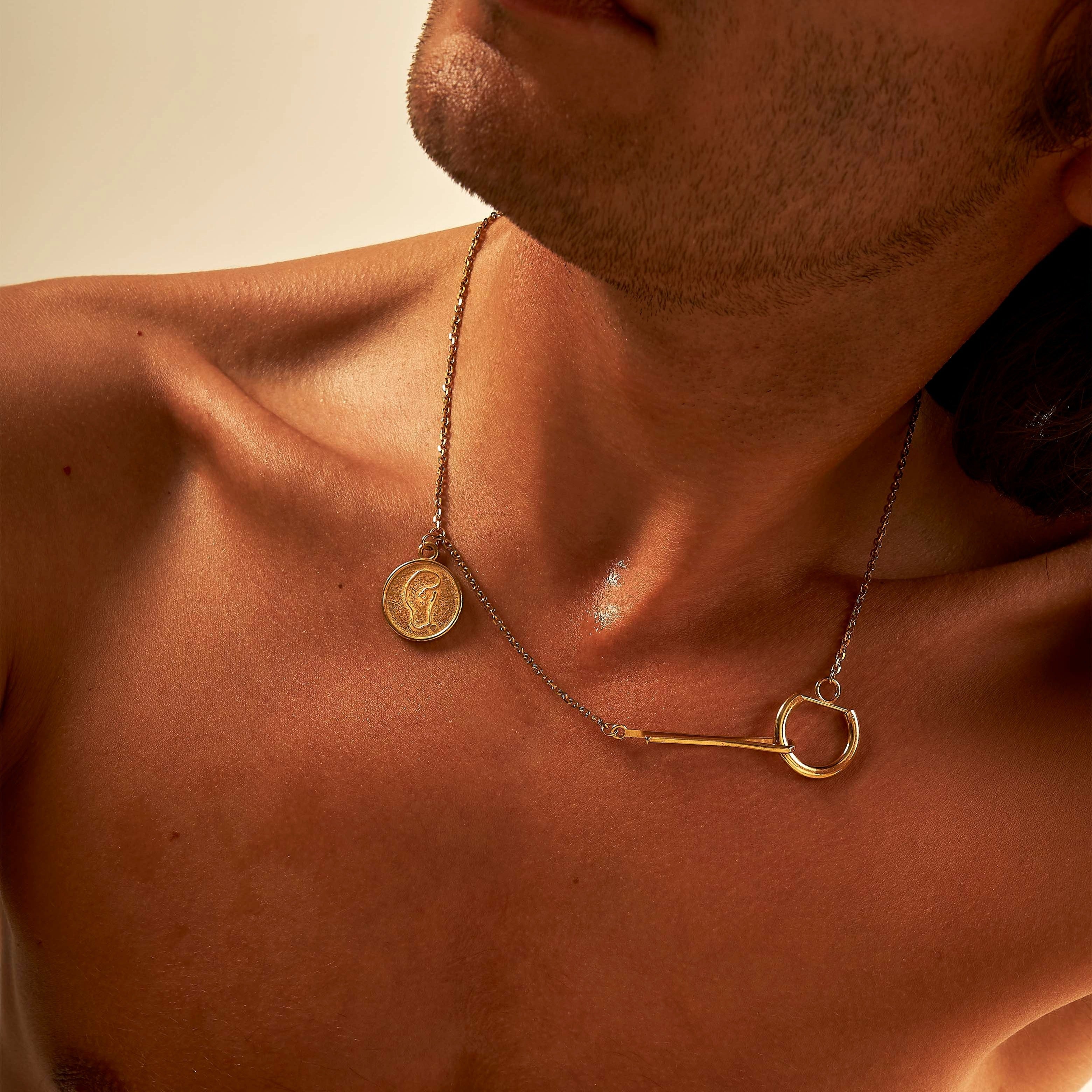 Le collier gousset médaille vermeil