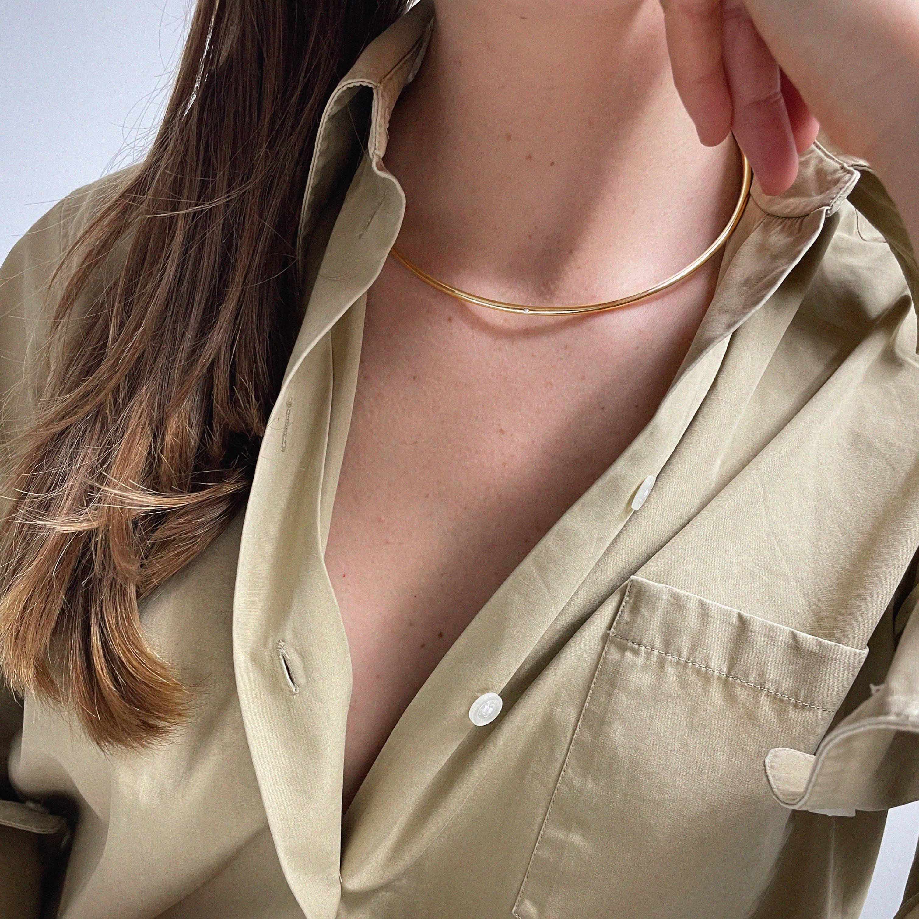 Jonc de cou 3.0 or jaune 18 carats et diamants