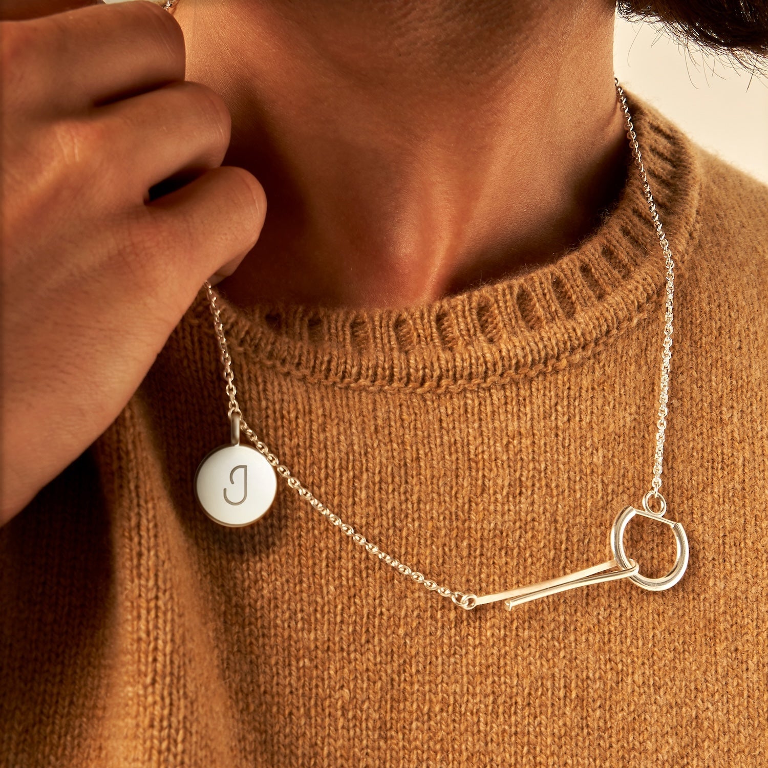 Le collier gousset médaille argent