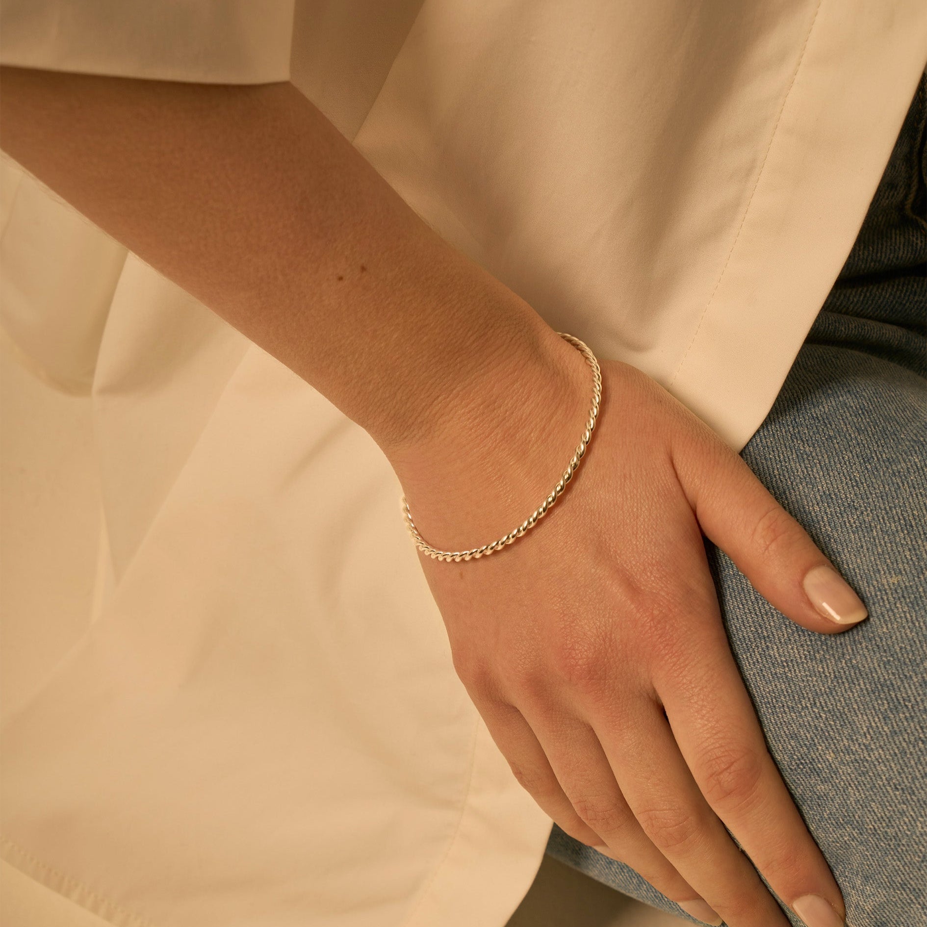 White gold twisted closed bangle 3.0 