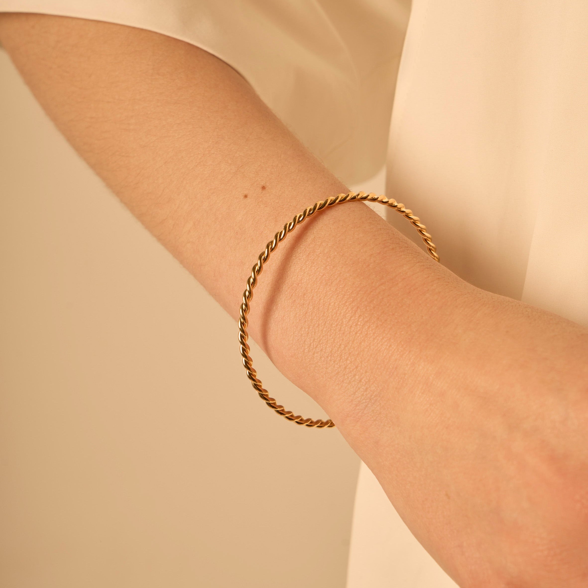 Rose gold twisted closed bangle 3.0 