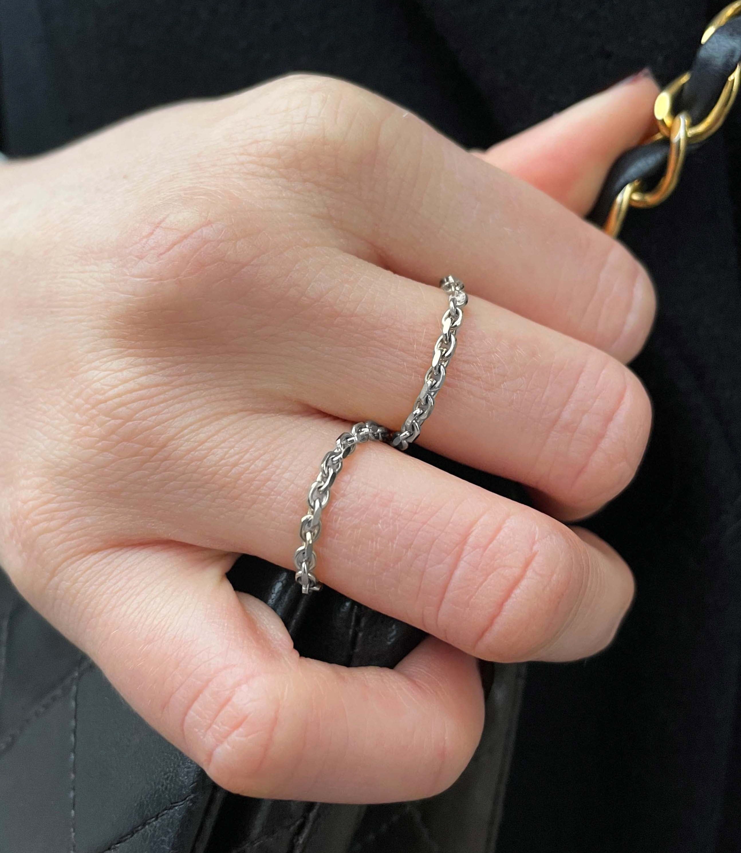 Bague Chaîne Dinh Van Menottes R7 en or blanc Bague Chaîne Dinh Van Menottes R7 en or blanc